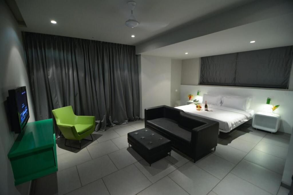 Кандолим: SinQ Party Hotel