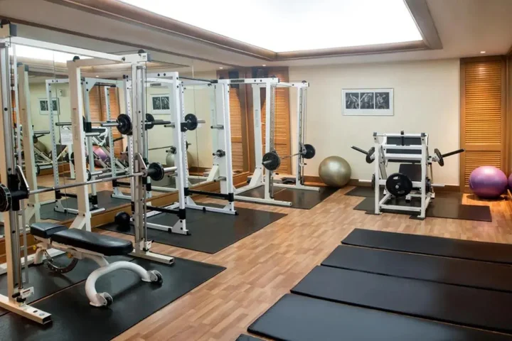 Мумбаи: The Classique Club