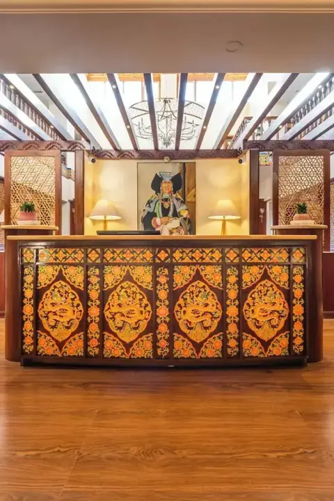 Лех: Hotel Dragon