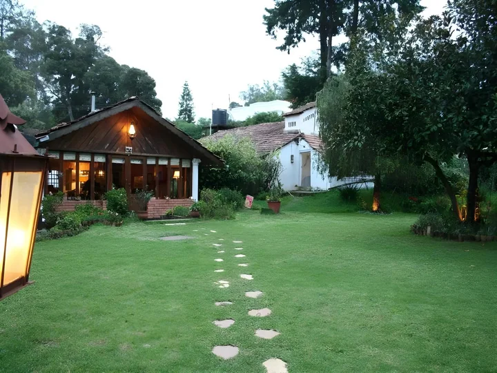 Ути: Lymond House