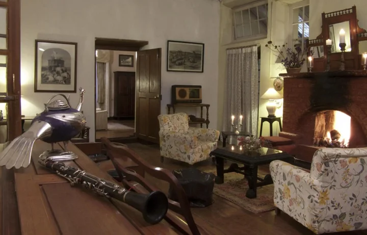 Ути: Lymond House