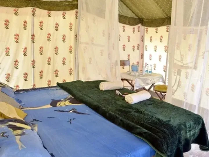 Каной: Camp Paradise