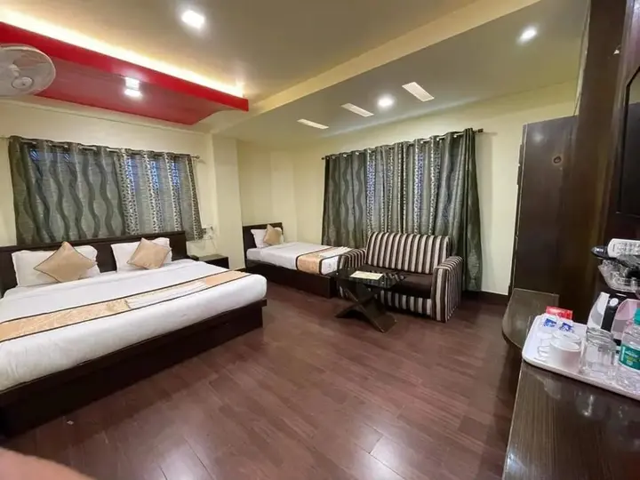 Силигури: Sundaram Palace