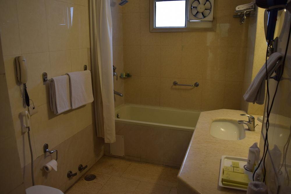 Нью-Дели: The Janpath Hotel