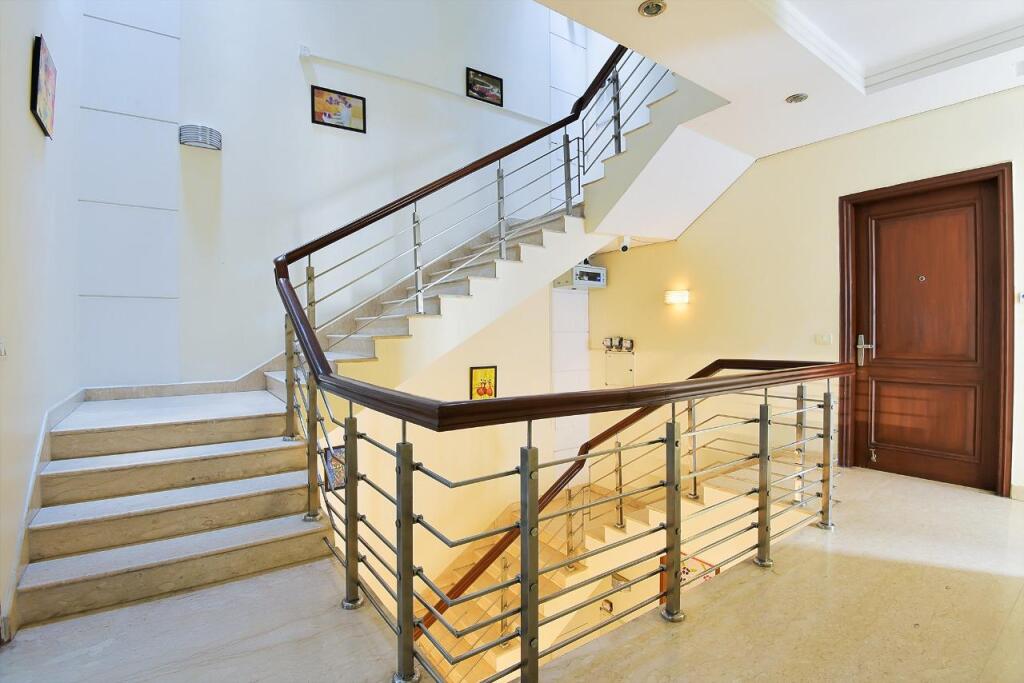 Гуруграм: Olive Service Apartment DLF Galleria