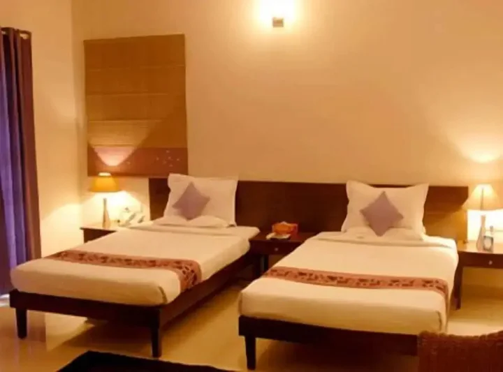 Бангалор: Sterling Living Space - Residency Road