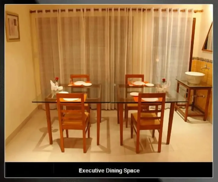Бангалор: Sterling Living Space - Residency Road