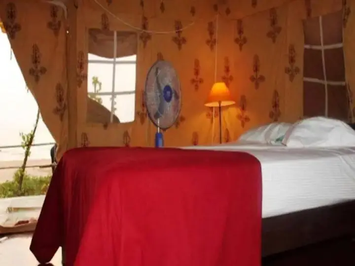 Анджуна: Five Five Restaurant and Guest Tent- Glamping