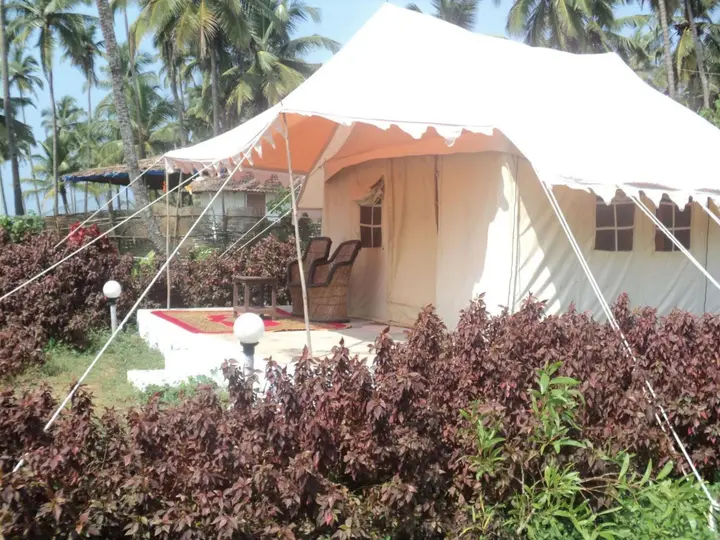 Анджуна: Five Five Restaurant and Guest Tent- Glamping
