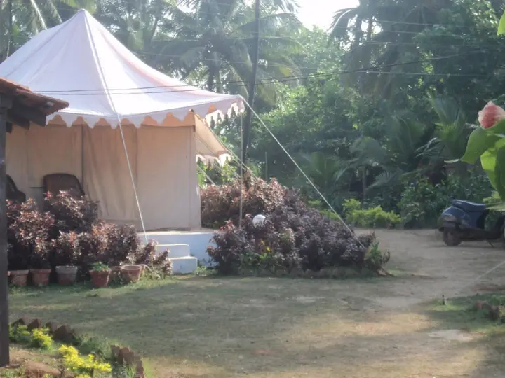 Анджуна: Five Five Restaurant and Guest Tent- Glamping