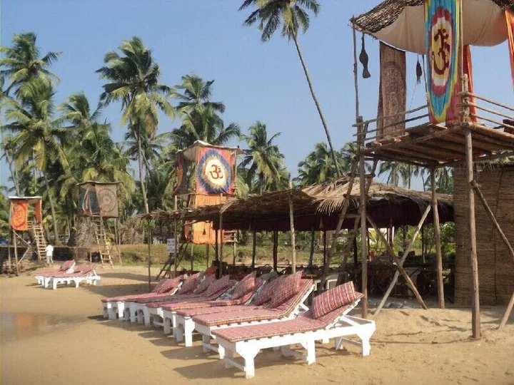 Анджуна: Five Five Restaurant and Guest Tent- Glamping