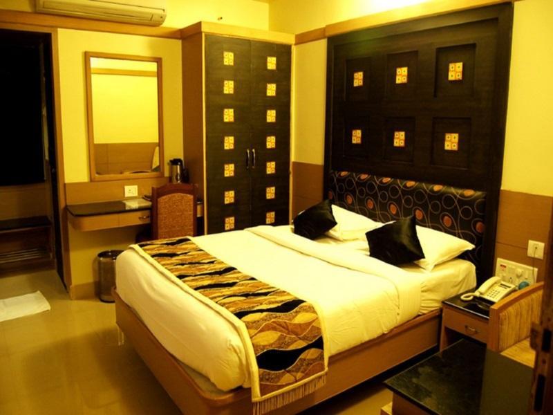 Маниячи: Hotel South Avenue