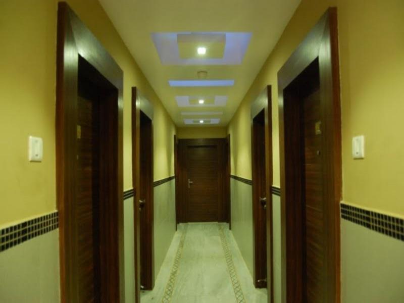 Маниячи: Hotel South Avenue