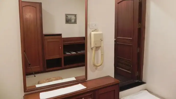 Джамнагар: Hotel Aram