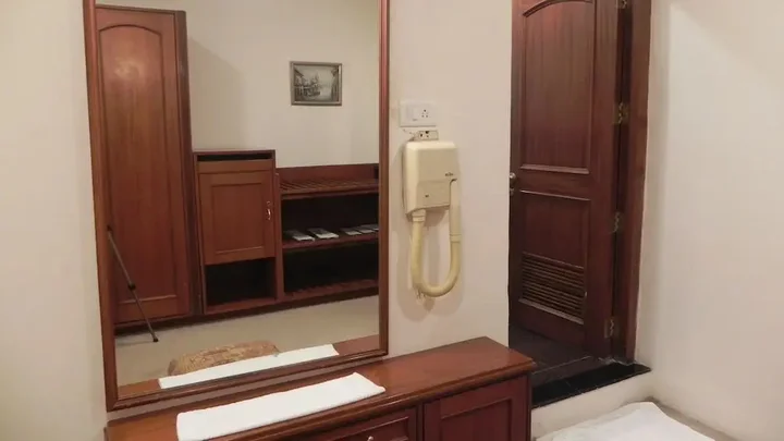 Джамнагар: Hotel Aram
