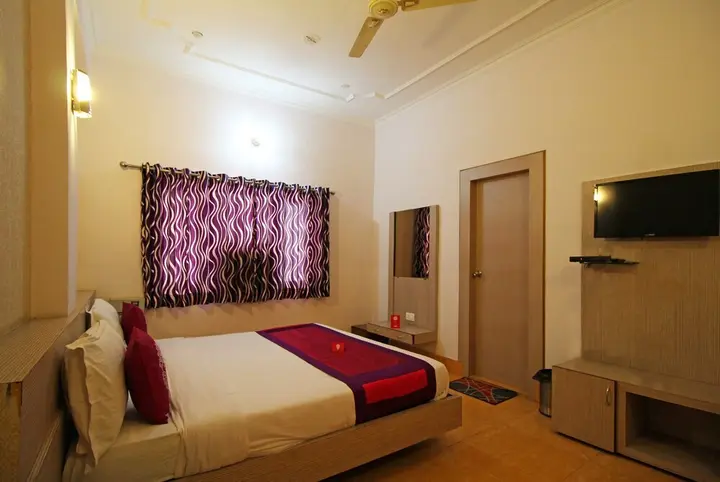 Варанаси: OYO 4398 Hotel Rajat Grand