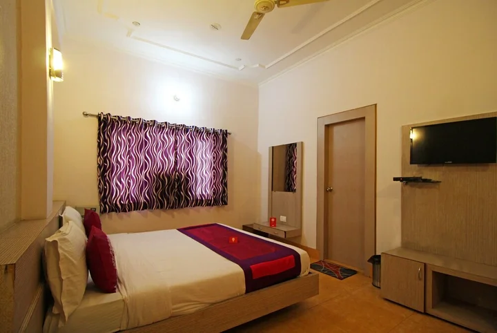Варанаси: OYO 4398 Hotel Rajat Grand