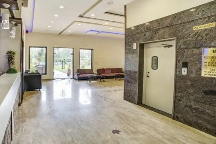 Индаур: FabHotel Bee Town