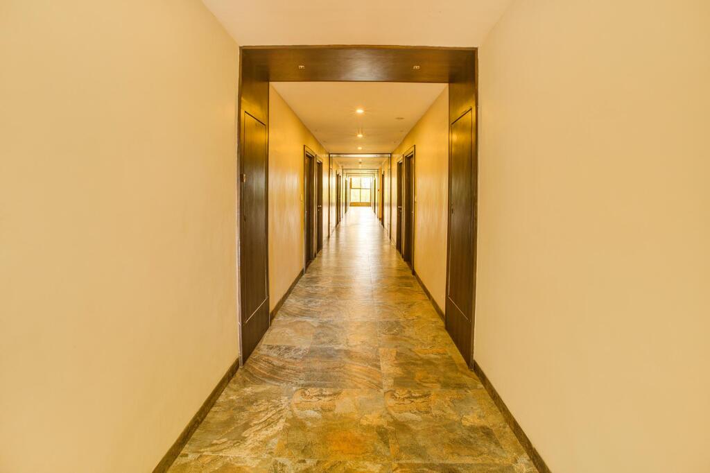 Индаур: FabHotel Bee Town