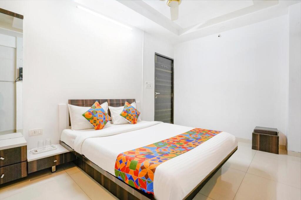 Тхане: FabHotel Shree Balaji NX Banquets & Apartment