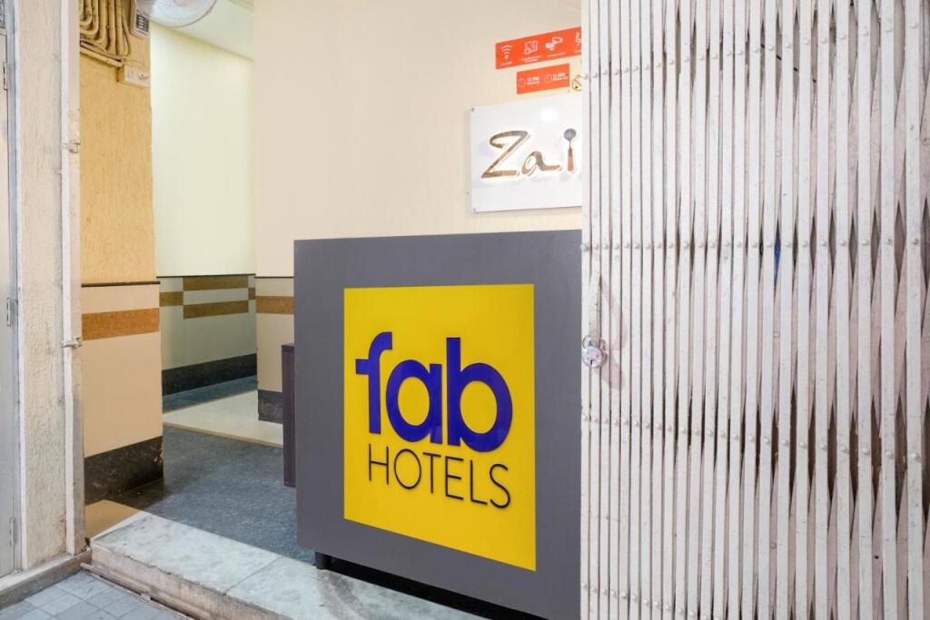 Тхане: FabHotel Shree Balaji NX Banquets & Apartment