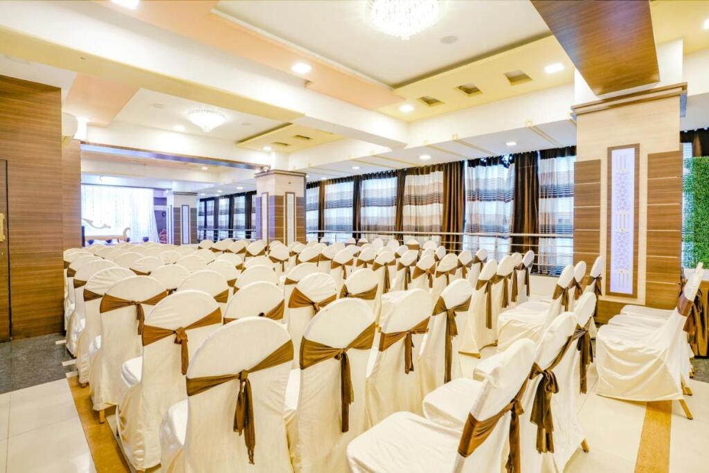 Тхане: FabHotel Shree Balaji NX Banquets & Apartment