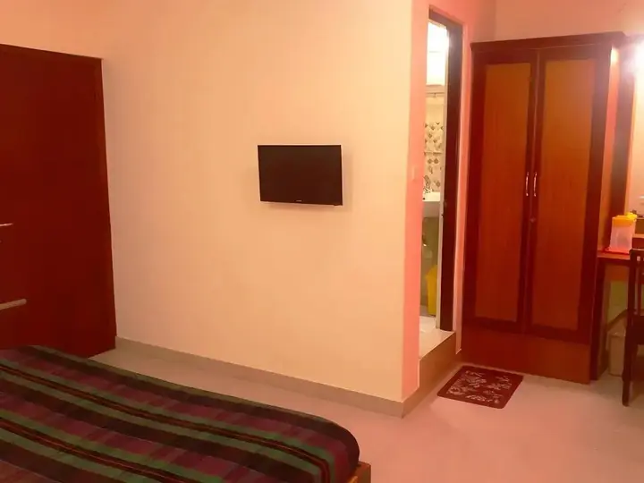 Коччи: YMCA International House