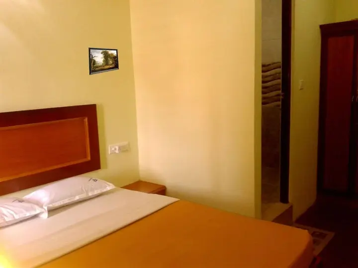 Коччи: YMCA International House