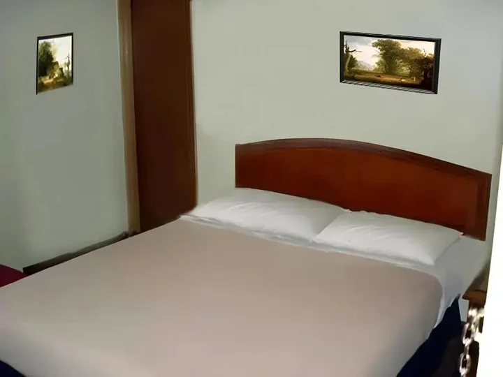 Коччи: YMCA International House