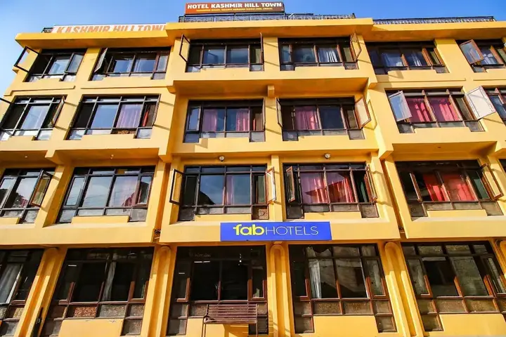 Шринагар: Kashmir Hill Town