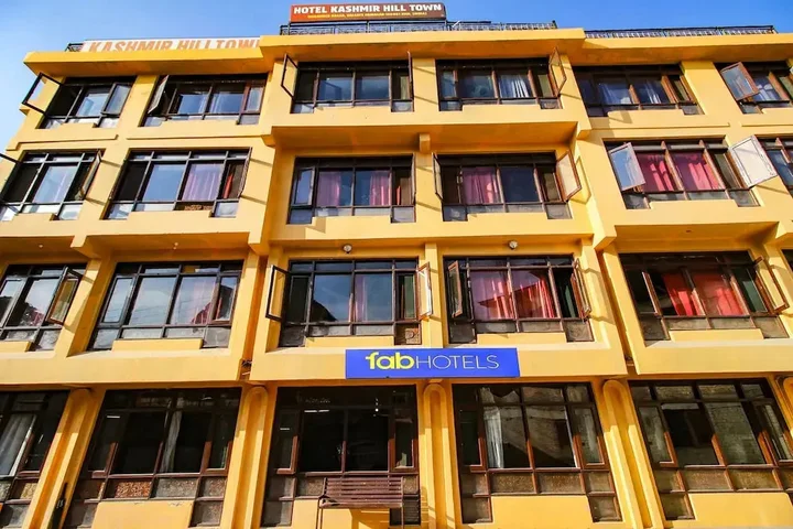 Шринагар: Kashmir Hill Town