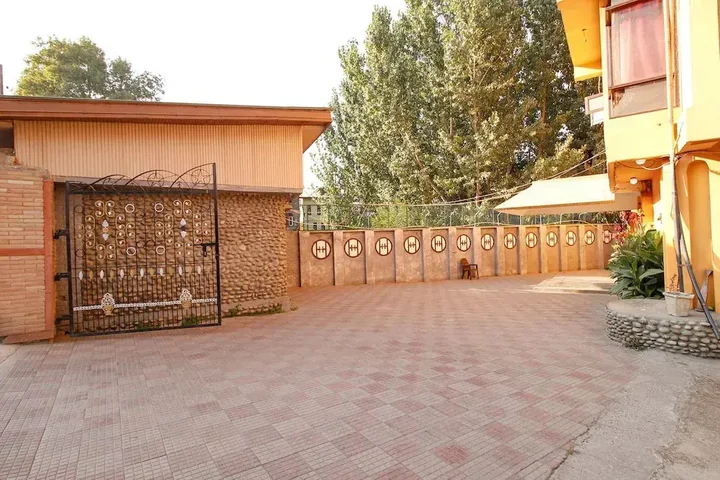 Шринагар: Kashmir Hill Town