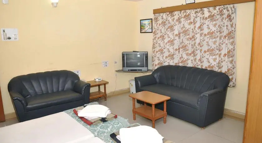 Сомнатх: Hotel Madhuram