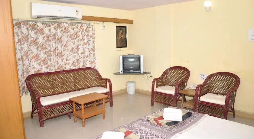 Сомнатх: Hotel Madhuram