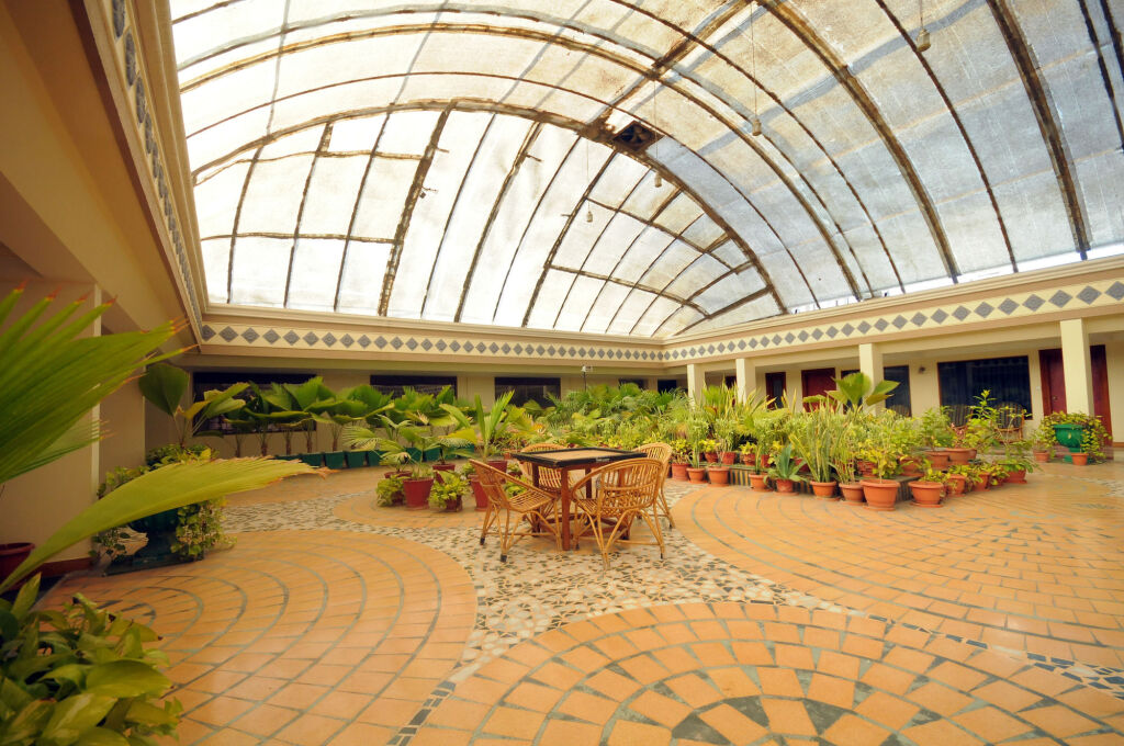 Раджкот: The Grand Regency