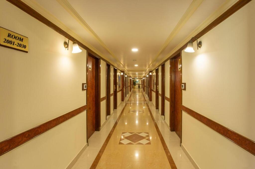 Раджкот: The Grand Regency