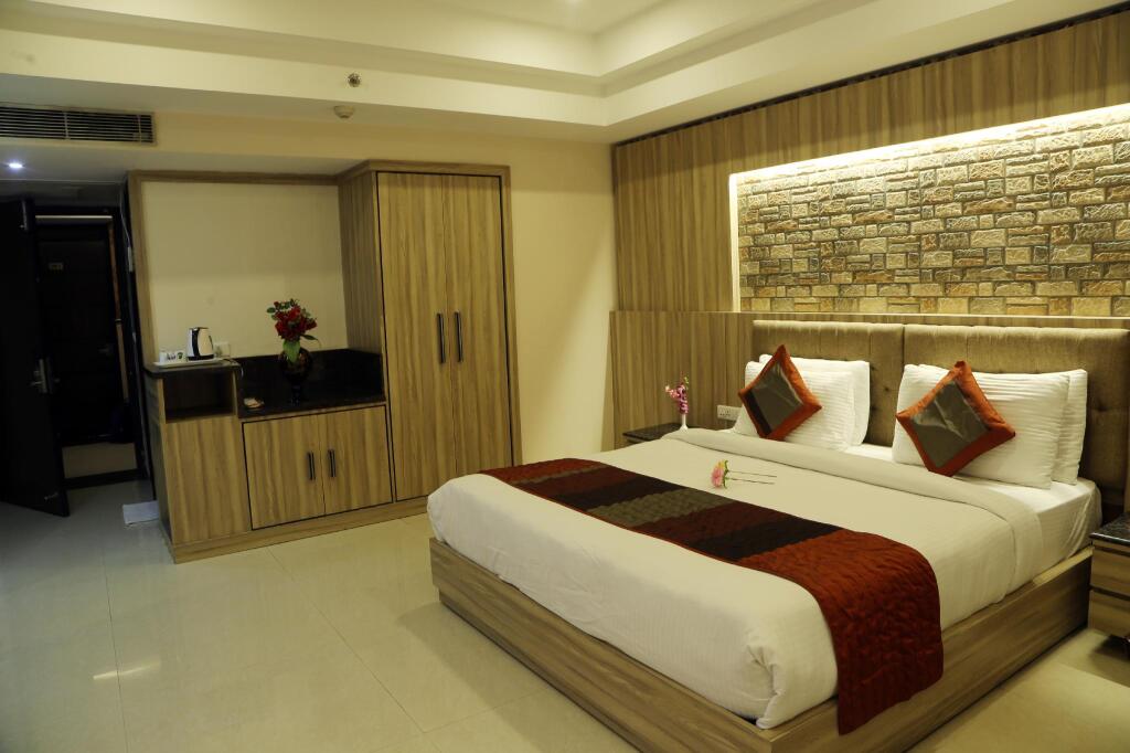 Дехрадун: The Pearl Grand Hotel
