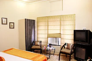Алвар: Hotel Aashyana