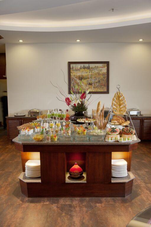 Массури: Royal Orchid Fort Resort