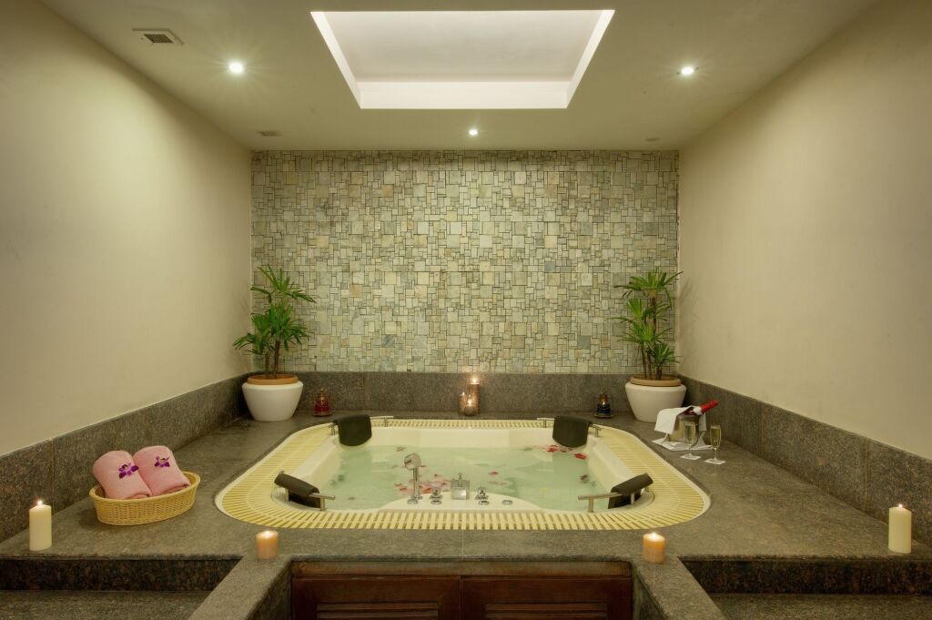 Массури: Royal Orchid Fort Resort