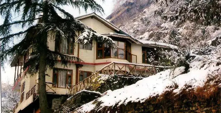 Наггар: The Pine Palace