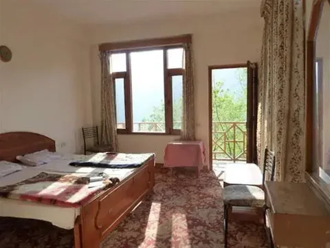 Наггар: The Pine Palace