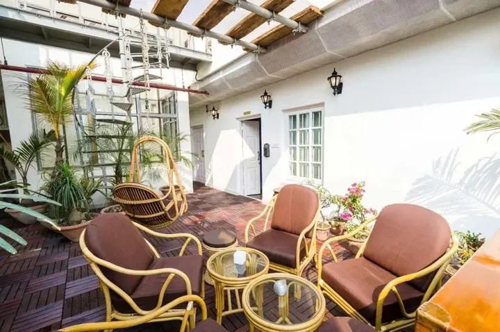 Колката: The Corner Courtyard