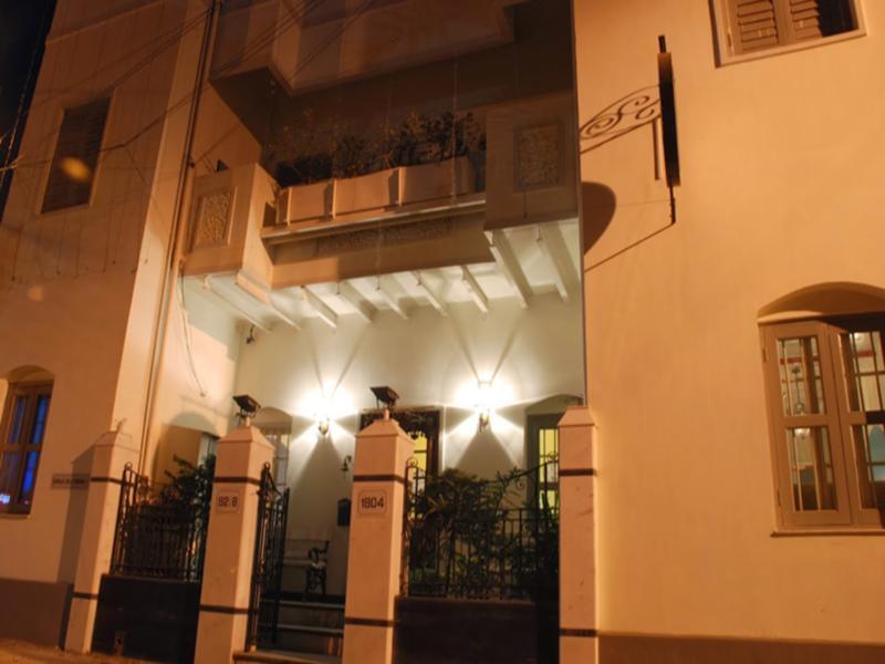 Колката: The Corner Courtyard