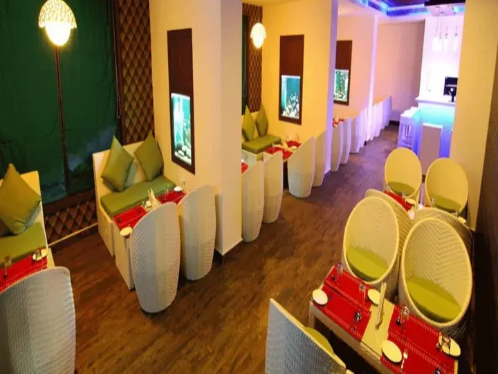 Вайпин: Paravoor Galaxy Hotel