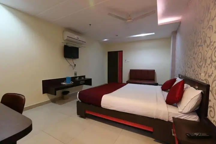 Шамшабад: Hotel VJR Residency
