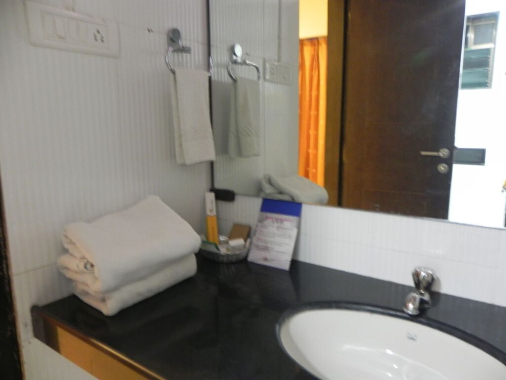 Ширди: Hotel Reeva Regency