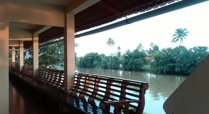 Кумараком: Backwater Breeze