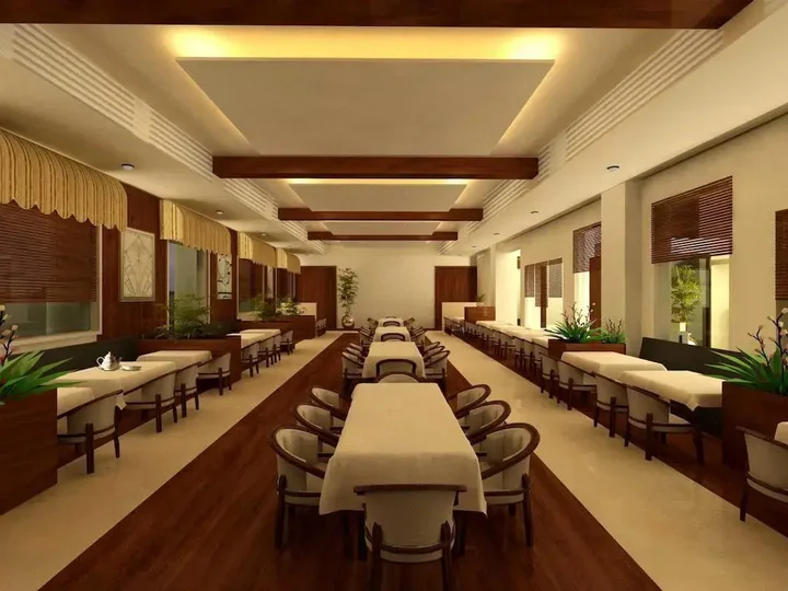 Латур: Hotel Grand International