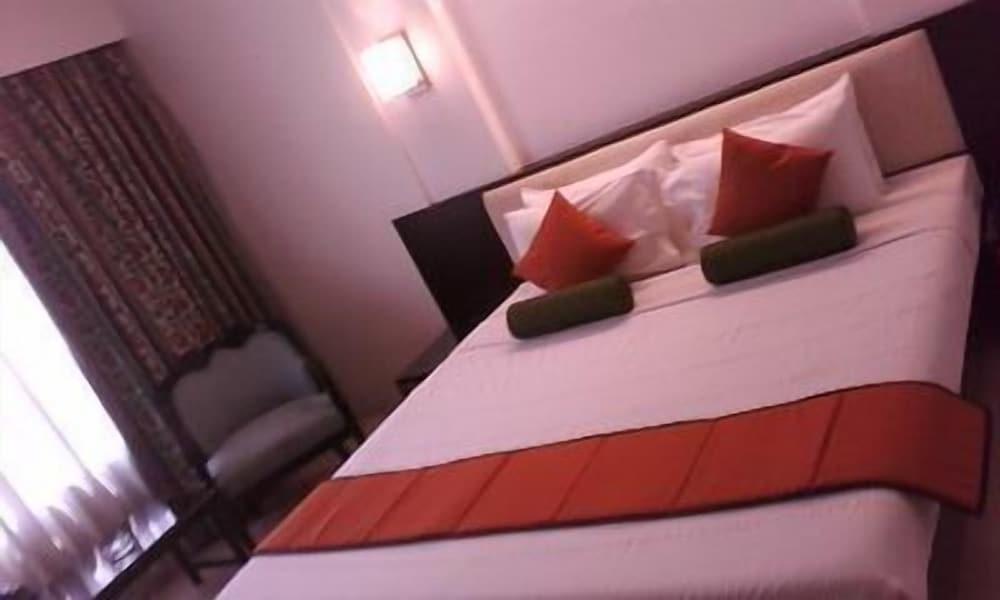 Пуна: The President Hotel